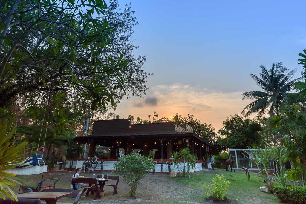 Cowboy Farm Resort Pattaya Ban Huai Yai Exterior foto