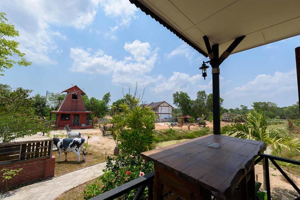 Cowboy Farm Resort Pattaya Ban Huai Yai Exterior foto